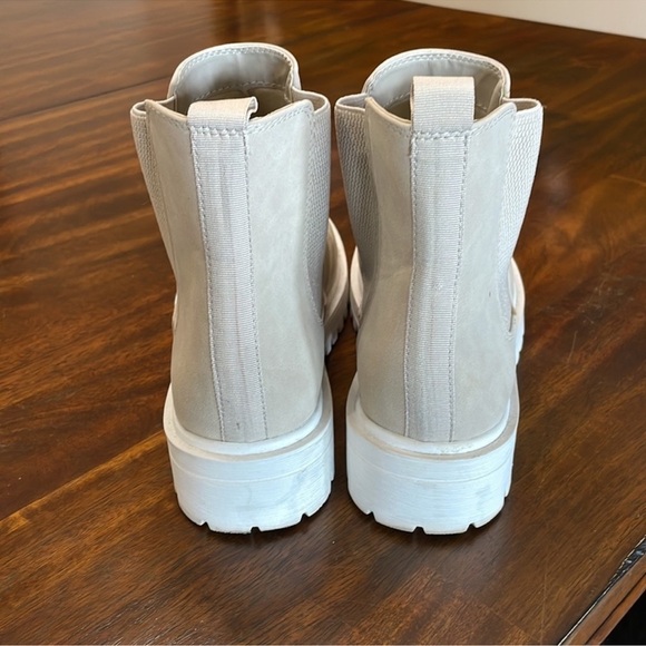 Lug sole boot - Picture 5 of 7